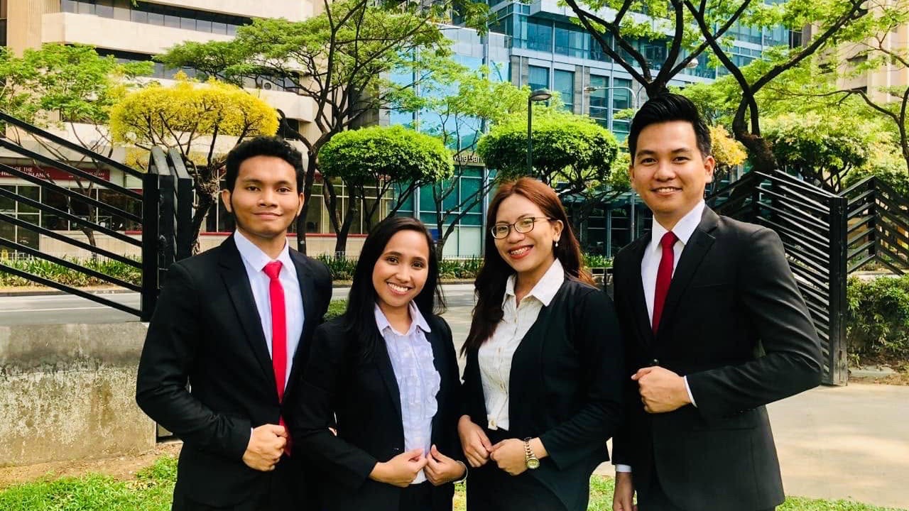 Chelsea with fellow aspiring financial advisors during her early days in the insurance industry in 2019.